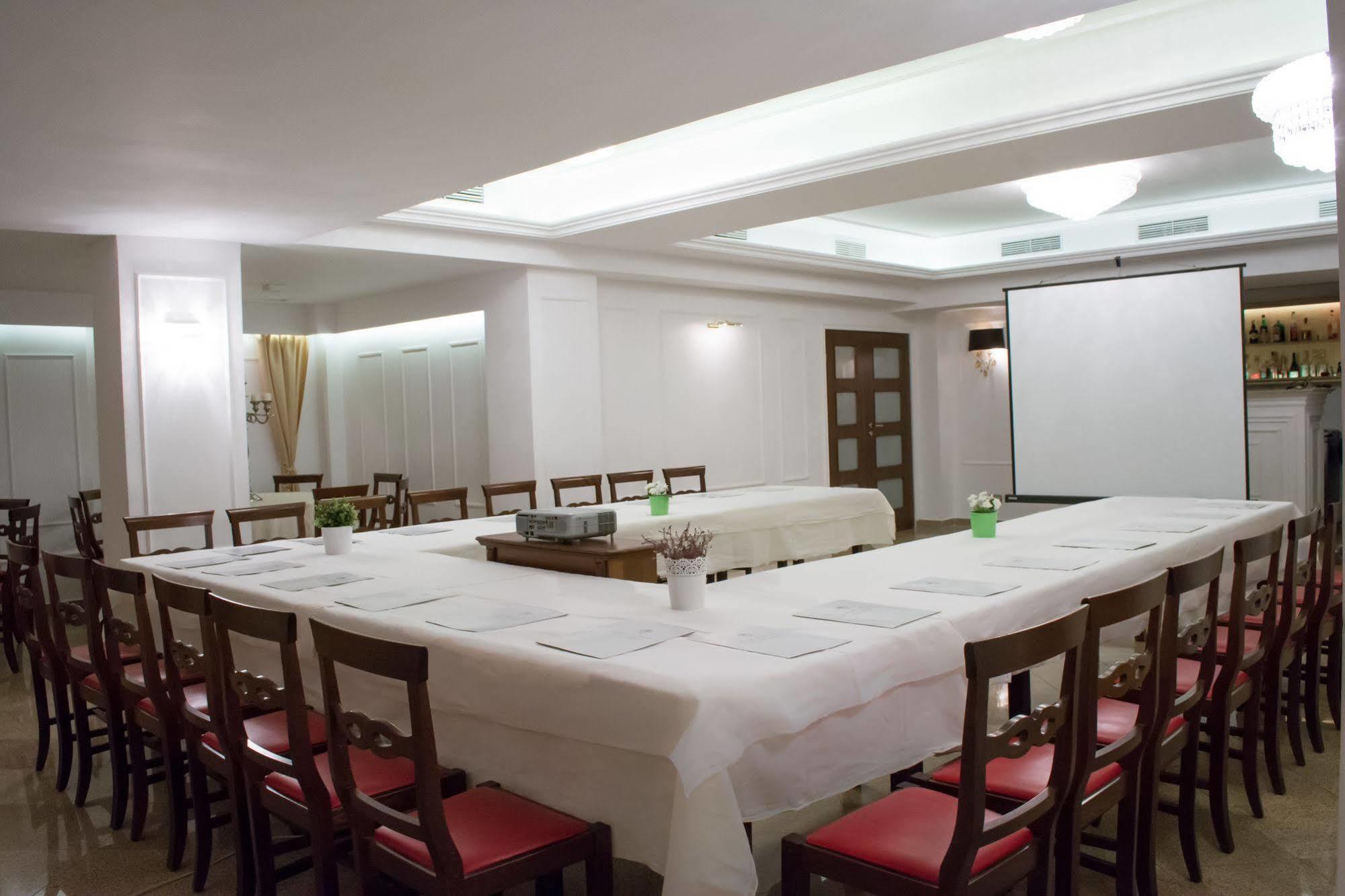 Dbh Bucharest Hotel Eksteriør billede