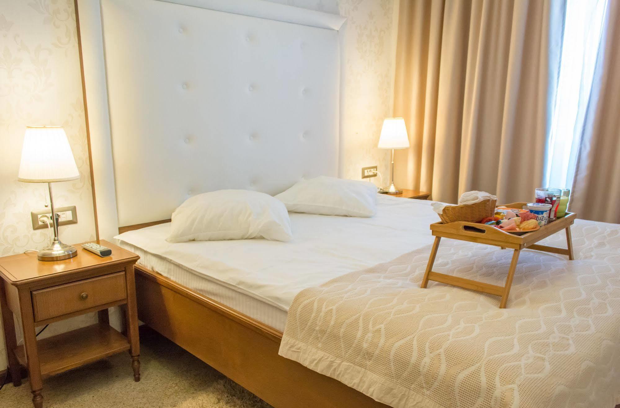 Dbh Bucharest Hotel Eksteriør billede