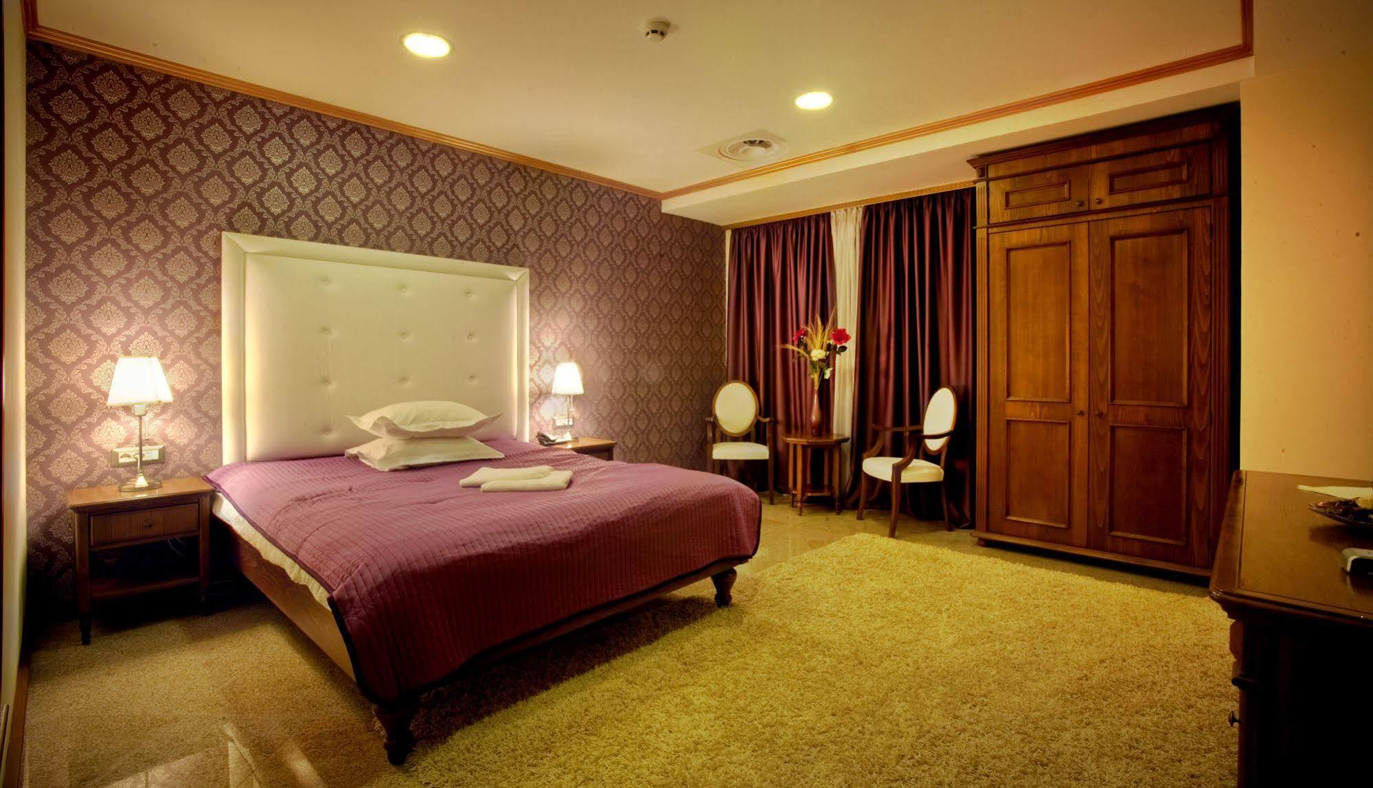 Dbh Bucharest Hotel Eksteriør billede