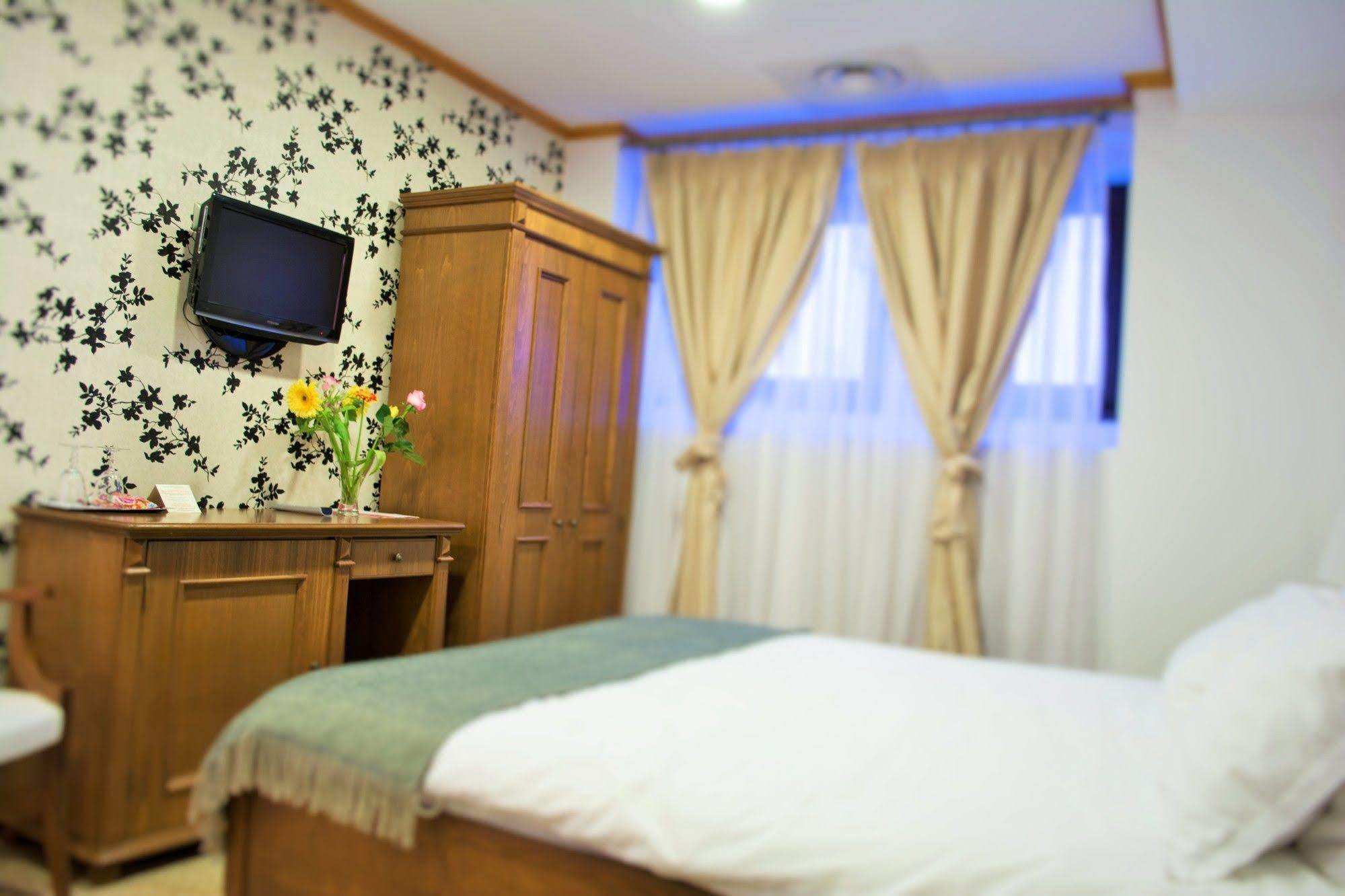 Dbh Bucharest Hotel Eksteriør billede